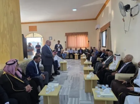 العيسوي ينقل تعازي الملك وولي العهد إلى عشيرة الرحامنة 