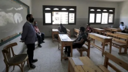 وفاة وحالات إغماء جماعي.. (لعنة الثانوية العامة) تلاحق الطلبة المصريين