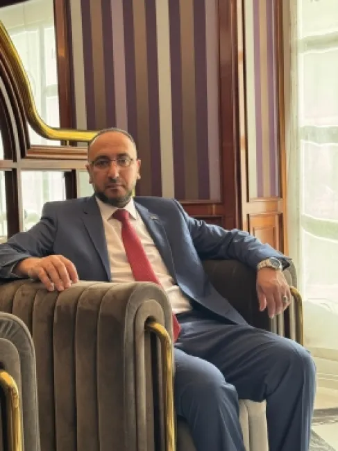 بين العصمة والمساءلة: هل افترضنا أن المسؤول لا يخطئ؟
