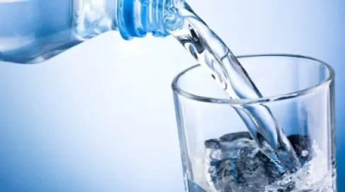 قد تظنها لسبب آخر.. إشارات تحذرك من نقص الماء في جسدك
