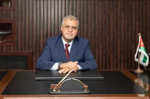 رئيس هيئة الطيران يطمئن على طاقم الملكية الأردنية بعد حادث نيويورك