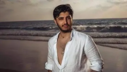 إلغاء حفل محمد فضل شاكر بعد تقارير عن نقل والده إلى المستشفى