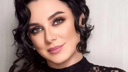 سلاف فواخرجي تحيي ذكرى والدتها برسالة مؤثرة وصور عائلية نادرة