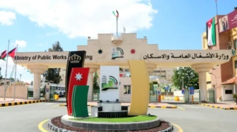 الأشغال: إنجاز 32 مشروعا واستمرار العمل في 70 مشروعا وعطاء