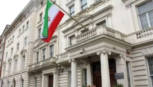 بريطانيا تستدعي سفير إيران بسبب الاعتداء على صحفي في لندن