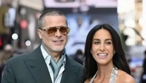 بعد سنوات من التكهنات.. براد بيت وإينيس دي رامون يعلنان ارتباطهما