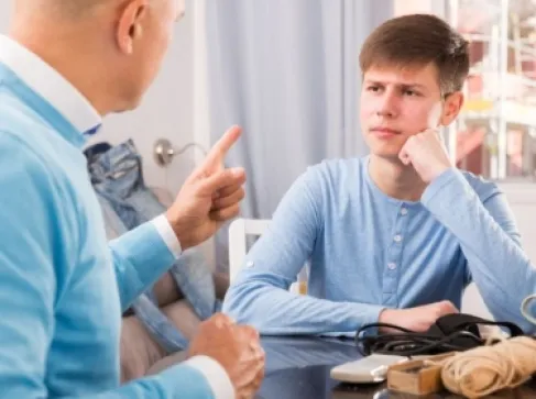 4 أسباب أساسية تقف وراء خلافات الآباء مع المراهقين