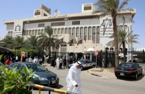 محكمة كويتية تعاقب 3 مصريين بالسجن وغرامة ضخمة بقضية (اختلاس أموال صندوق إعانة المرضى)