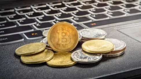 أداء متباين للعملات المشفرة خلال أسبوع