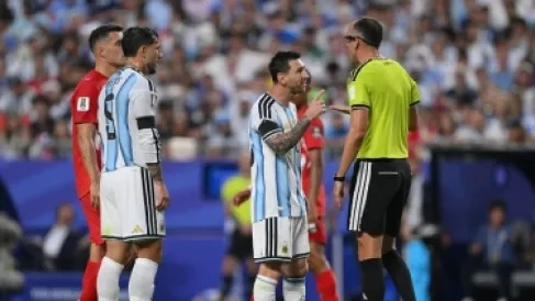 مشجعو إنجلترا بقلق: فيفا سيضحي بمنتخبنا لعيون ميسي