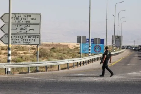 دعوى قضائية فلسطينية ضد تقليص ساعات عمل جسر الملك حسين