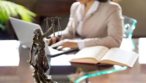 بسبب إطلالتها.. تفاصيل أزمة محامية سوهاج في مصر