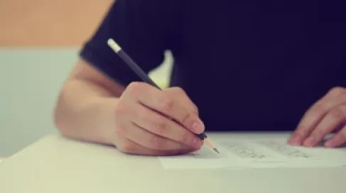 سهل جدًا.. رضا بين طلاب التوجيهي عن امتحان علوم الأرض