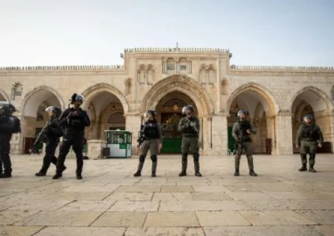 شرطة الاحتلال الإسرائيلي تغلق أبواب المسجد الأقصى وتعتقل 30 فلسطينيا