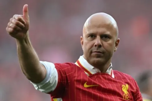 تسوية ثلاثية.. ليفربول يفتح طريق سلوت لقيادة منتخب هولندا