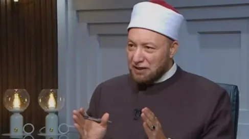 هل يجوز قراءة القرآن من الهاتف دون وضوء؟.. أمين الفتوى المصرية يوضح
