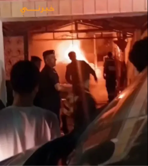 الزرقاء.. وفاة أربعيني بعد اشتعال النيران في مركبته - فيديو