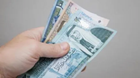 صرف رواتب مكرمة أبناء المعلمين في الجامعات عبر البنوك اليوم
