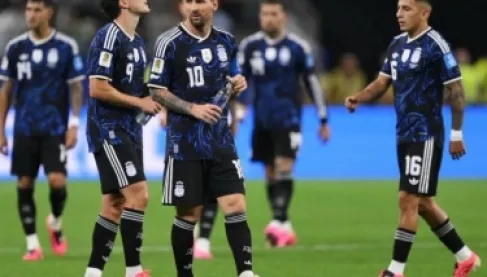 من هو معلق مباراة الأرجنتين وإنجلترا في نصف نهائي كأس العالم 2026؟