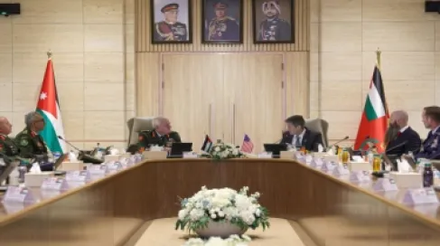 الأردن وأمريكا يعززان التعاون الدفاعي خلال اجتماع عسكري رفيع