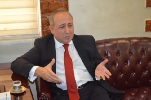 اضرب كف... وعدّل الطربوش