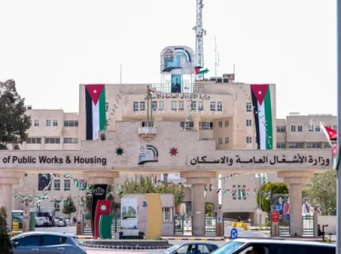 الأشغال تبدأ غدا بأعمال صيانة طريق ناعور - أم البساتين