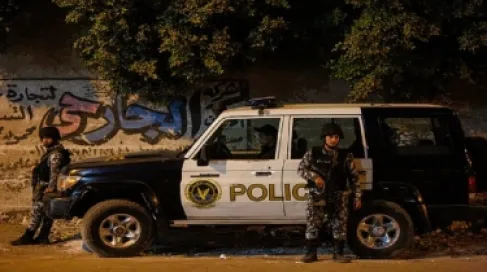 مصر.. رائحة كريهة تكشف وفاة شاب واحتجاز شقيقته المشلولة 3 أيام