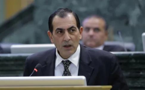 القباعي ساخراً: مسجون على تهمة موسرجي ونجار!