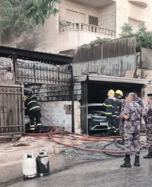 حريق يلتهم مركبتين كهربائيتين في طبربور وتحقيق لمعرفة الأسباب