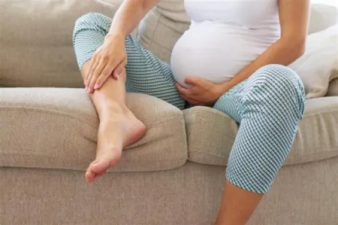 كيف تخففين من تورم قدميك خلال الحمل؟