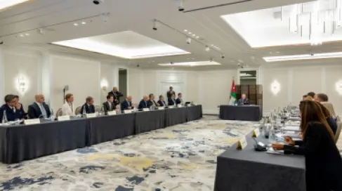 الملك يجتمع في لندن برؤساء شركات كبرى لبحث آفاق توسيع التعاون الاقتصادي