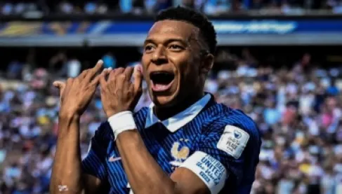 لم يحققه ميسي ورونالدو.. إنجاز تاريخي لمبابي في عام المونديال