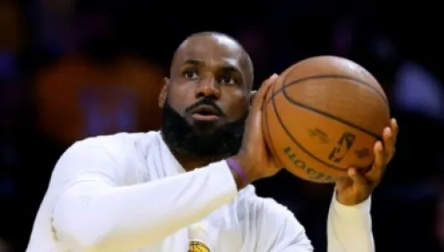 براتب «ضئيل».. ليبرون جيمس يحسم مستقبله في NBA