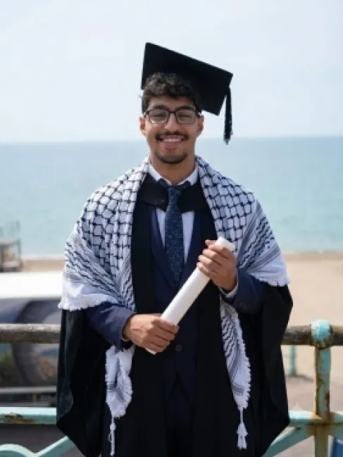محمد حجاج يتخرج من جامعة ساسكس بمرتبة الشرف في الذكاء الاصطناعي