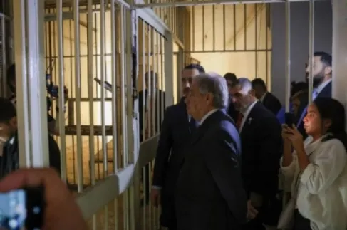 من داخل زنازين صيدنايا.. غوتيريش يوثق مشاهداته لـ (فظاعة التعذيب والقمع)