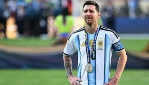 هدية ميسي الأخيرة للاعبي الأرجنتين بعد كأس العالم (فيديو)