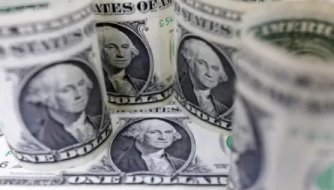 الدولار يهبط بعد هدنة الحرب.. والأسواق تترقب قرار الفيدرالي