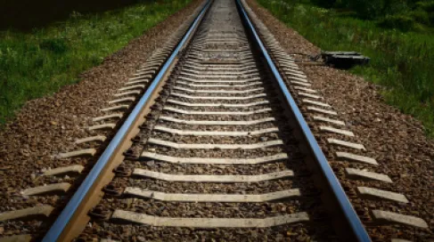 جدل نيابي حول استملاك الأراضي لإنشاء سكك الحديد دون تعويض