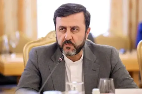 مسؤول إيراني يكشف فحوى المباحثات بين طهران ومسقط بشأن هرمز