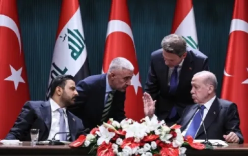 (ليش ما وقعت؟).. وزير عراقي يربك مراسم توقيع اتفاقيات مع تركيا