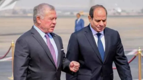 الملك والسيسي يؤكدان ضرورة استعادة التهدئة الشاملة في الإقليم