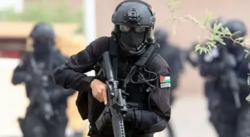 الأمن يوضح تفاصيل مداهمة مطلوبين بقضايا مخدرات في إربد - صور