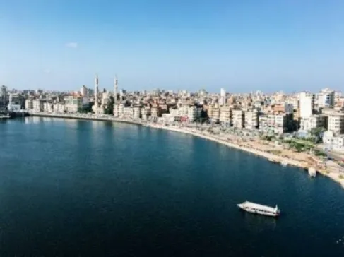 هجوم بمسيرة يستهدف منشأة غاز طبيعي مسال عائمة قبالة دمياط المصرية