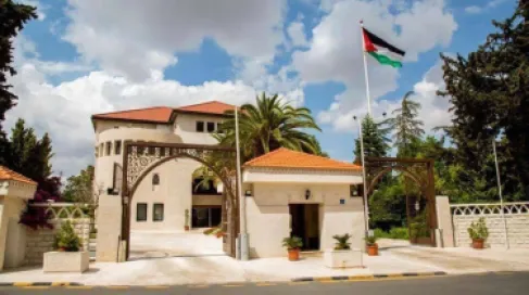 مجلس الوزراء يحيل موظفين حكوميين إلى التقاعد ويقبل استقالات آخرين