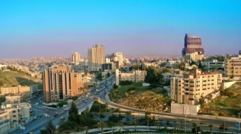 الاردن .. الرقب يطالب بإغلاق (فندق كراون) المهجور ومناطق أخرى تُستخدم أوكارا للمخدرات