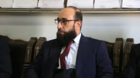 سوريا: جدل واسع بعد ظهور نائب محافظ الرقة شادي الويسي خلال جولة رسمية