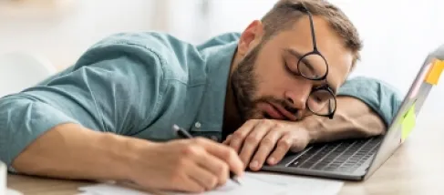 لماذا يشعر البعض بالإرهاق رغم قلة المجهود البدني؟