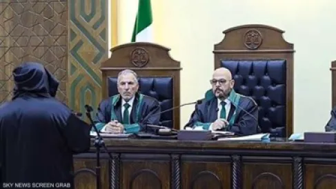 محاكمة مفتي البراميل.. شاهد سري يكشف قصة العباءة الملكية