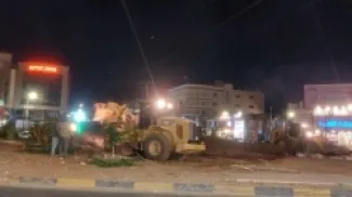 بلدية إربد تبدأ أعمال إزالة ميدان الثقافة لتركيب إشارة ذكية