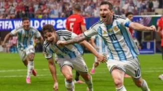 تأهل المنتخب الأرجنتيني إلى ربع النهائي بعد فوزه بنتيجة واحدة 3-2 في أول جولتين من الأدوار الإقصائية